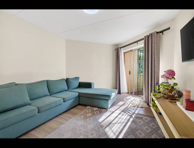 1 BEDROOM APARTMENT FOR SALE IN BRYANSTON